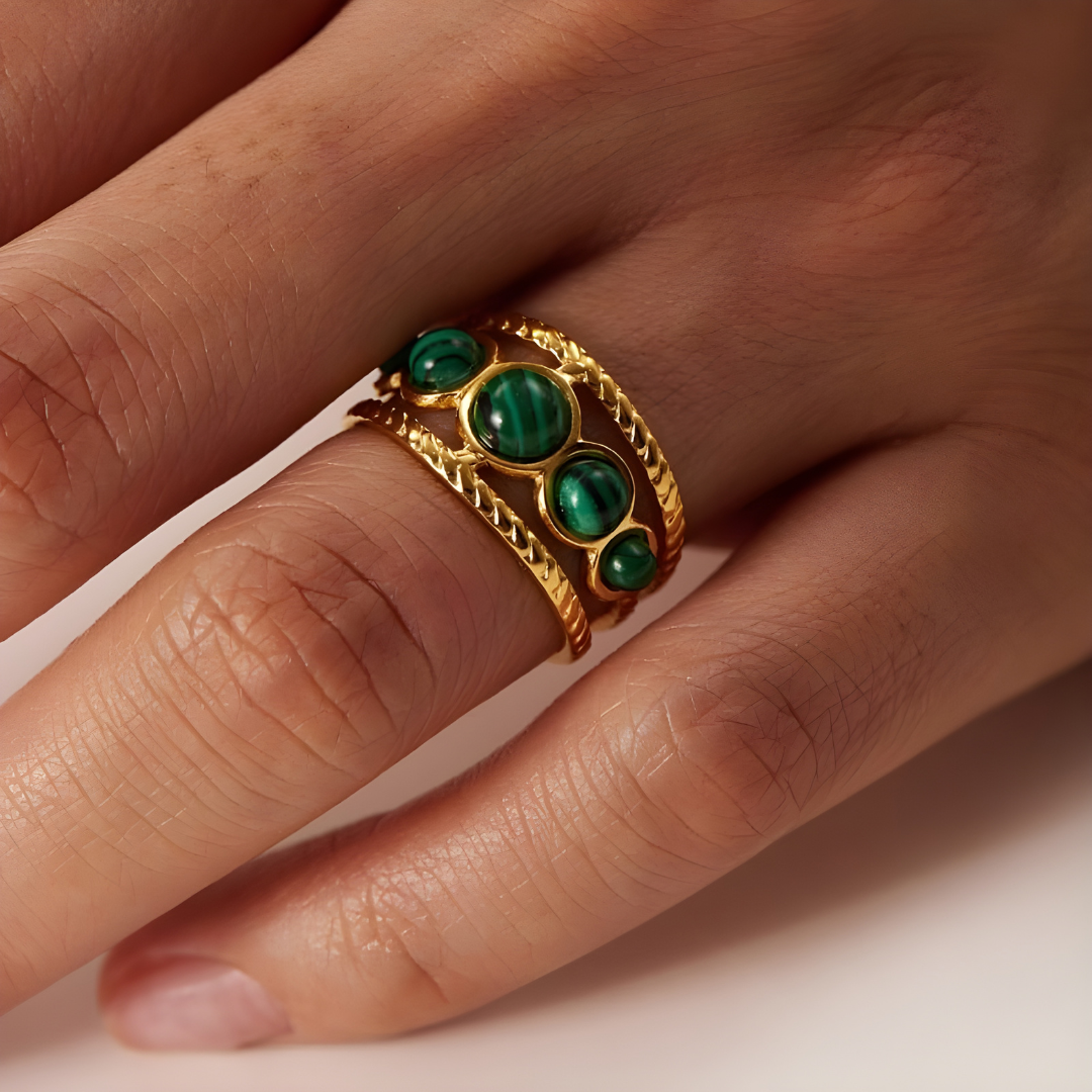 Amulet Ring – Moldavite