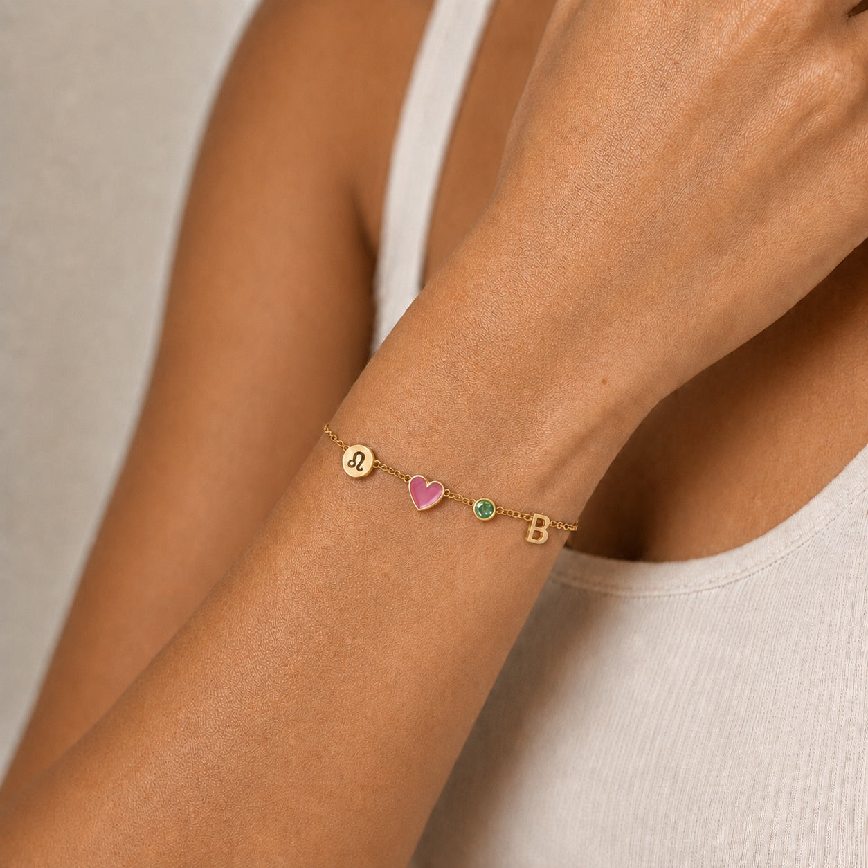 Pulsera Corazón con Iniciales Personalizadas - Valentina Jewels - Oro 18K, 2 amuletos
