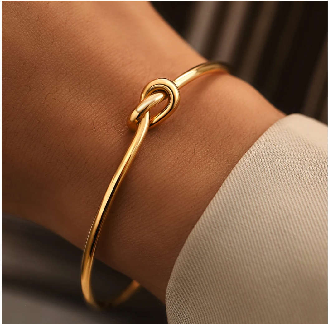 Love knot bracelet