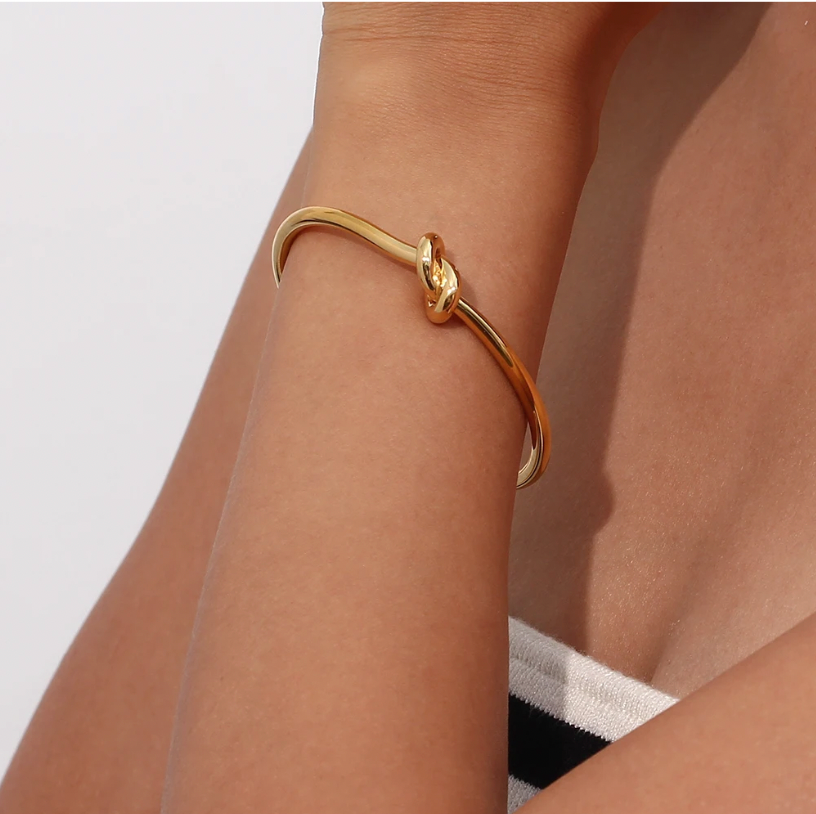 Love knot bracelet